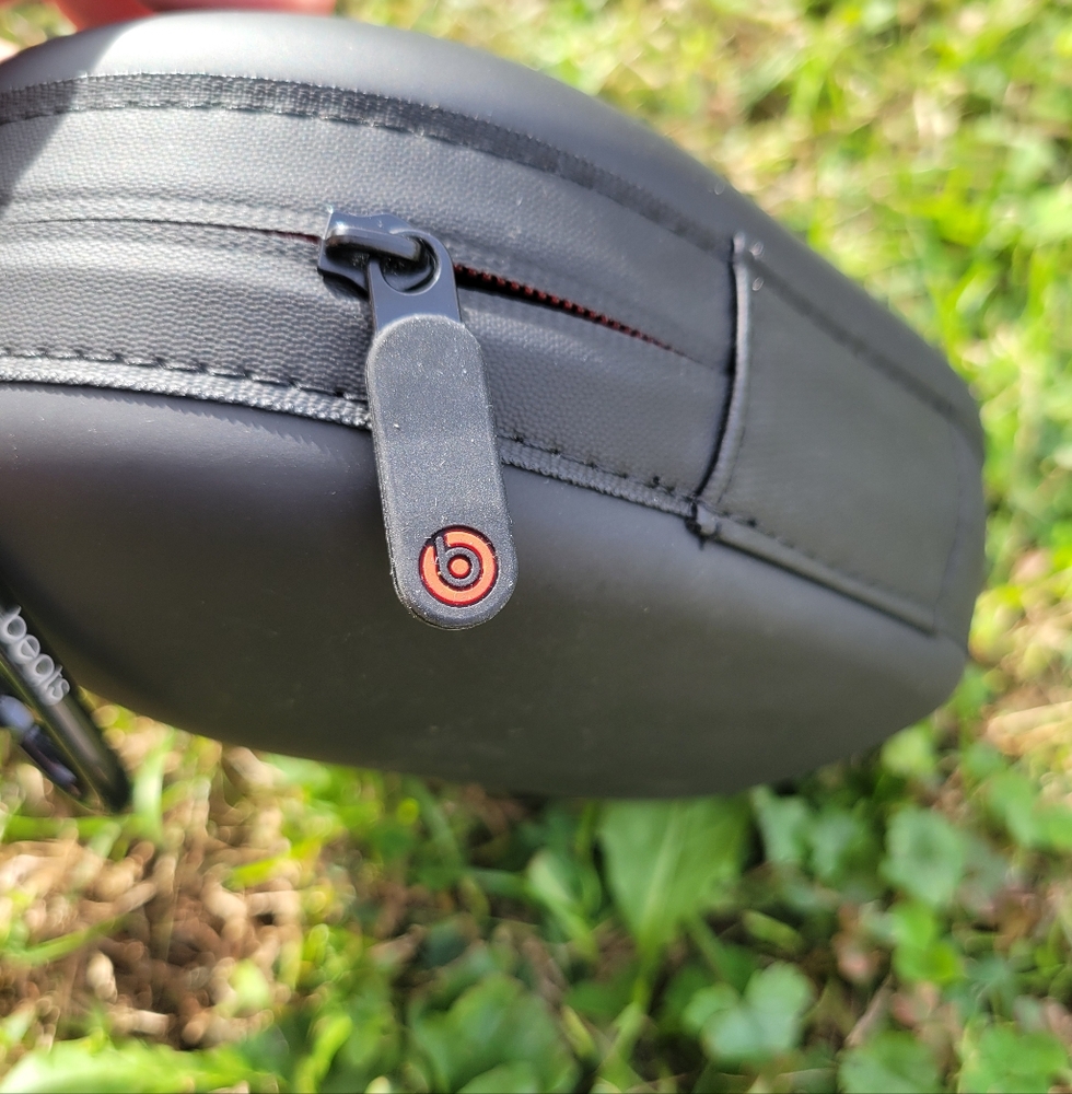 Beats By Dr Dre Black and Red Case - Picture 3 of 6